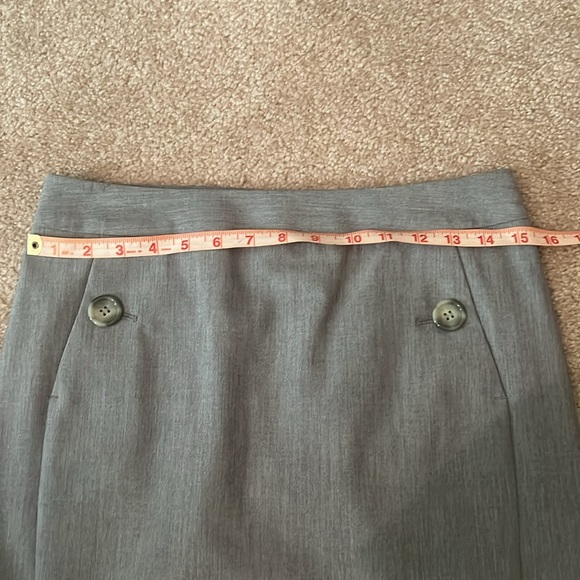 The Limited Size 2 Grey Straight Line Skirt - Picture 3 of 8